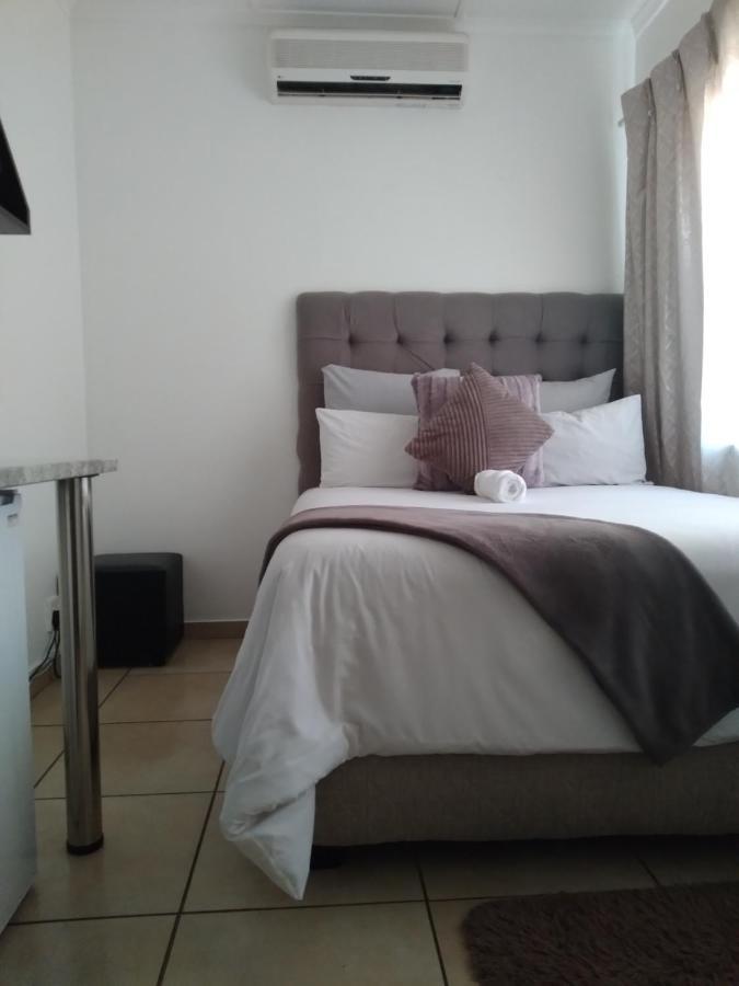 Jnc Lodge Richards Bay Exteriör bild