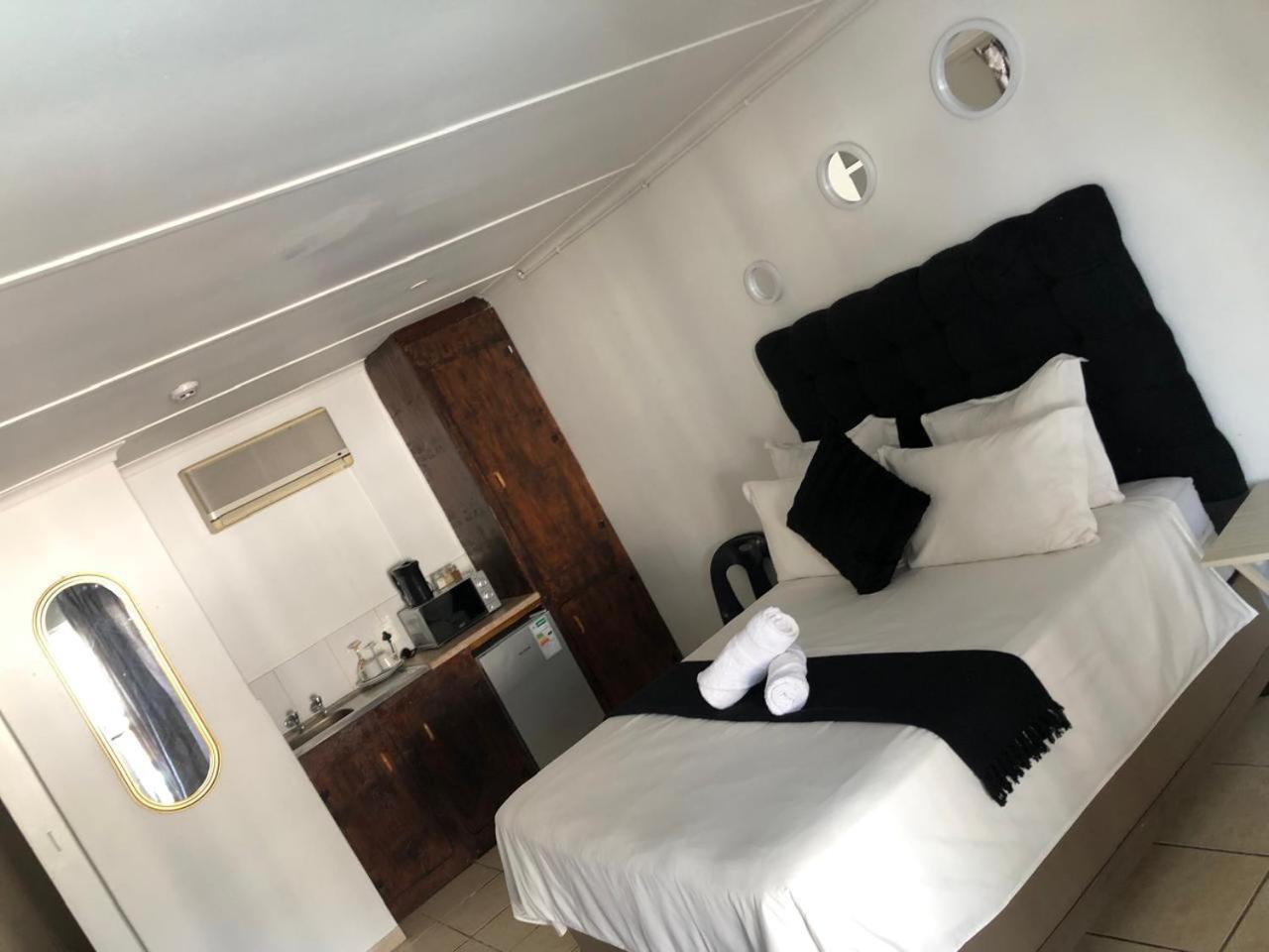 Jnc Lodge Richards Bay Exteriör bild